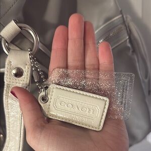 Coach Silver and White Handbag
(The price includes shipping)